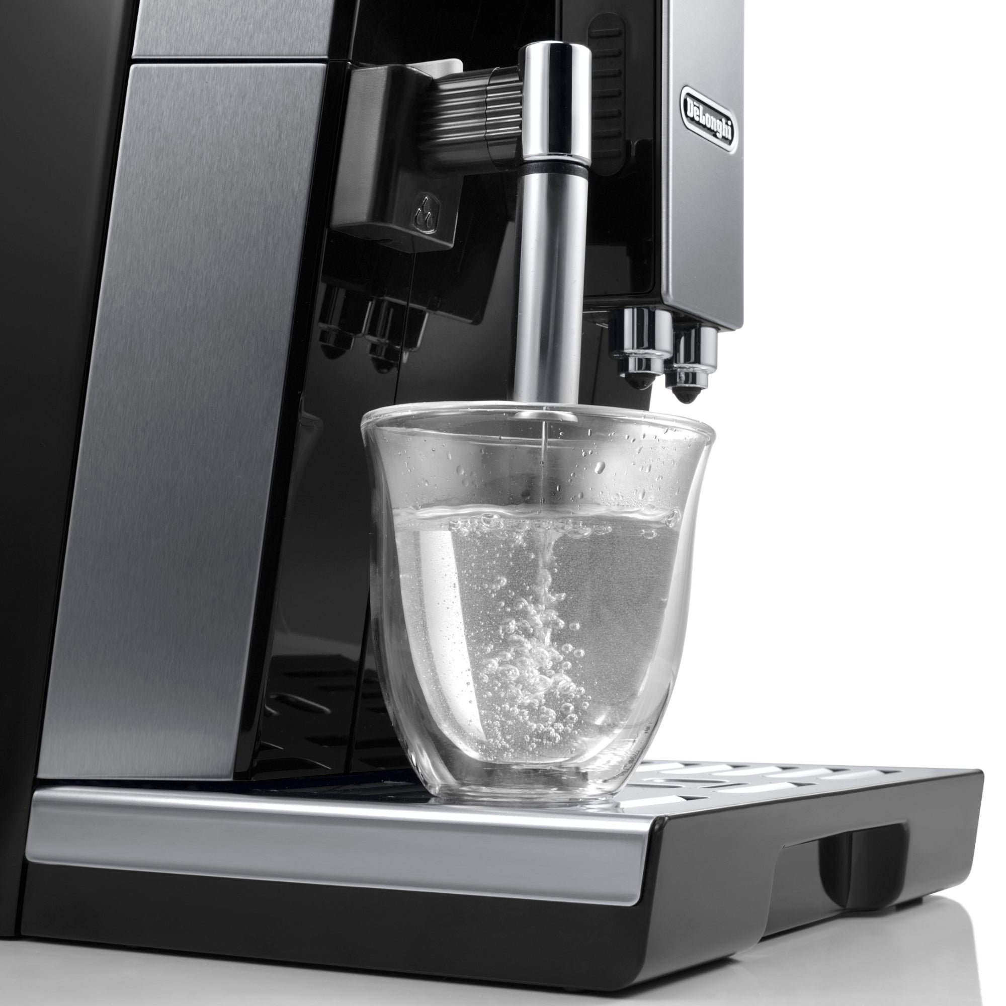 The DeLonghi Eletta Cappuccino ECAM 45.760.B – Whole Latte Love